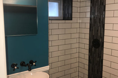 Example of a mid-sized minimalist 3/4 bathroom design in Newark
