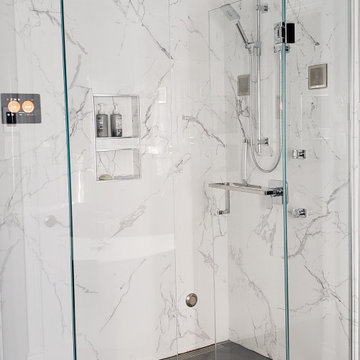 En Suite master bathroom with steam shower in Notre-Dame-de l'Île-Perrot