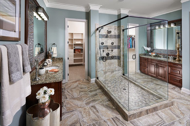 На фото: большая ванная комната в современном стиле с врезной раковиной, бежевой плиткой и синими стенами