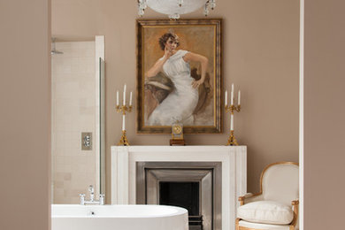 エディンバラにあるトラディショナルスタイルのおしゃれな浴室の写真