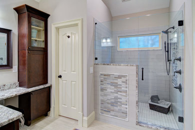 アトランタにあるトランジショナルスタイルのおしゃれな浴室の写真