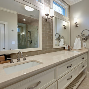 Cette image montre une douche en alcôve principale traditionnelle de taille moyenne avec un lavabo encastré, un placard en trompe-l'oeil, des portes de placard blanches, un carrelage beige, des carreaux de céramique, un mur gris, un sol en carrelage de céramique, un plan de toilette en quartz modifié, un sol beige et une cabine de douche à porte battante.