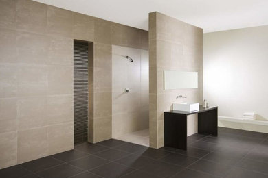 This is an example of a contemporary bathroom in Chicago.