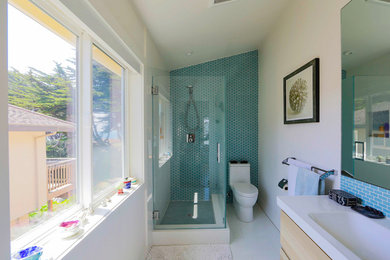 Bathroom - contemporary bathroom idea in San Francisco