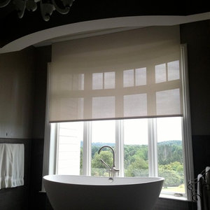 https://www.houzz.com/hznb/photos/motorized-retractable-shades-in-master-dedroom-modern-bathroom-new-york-phvw-vp~7214249