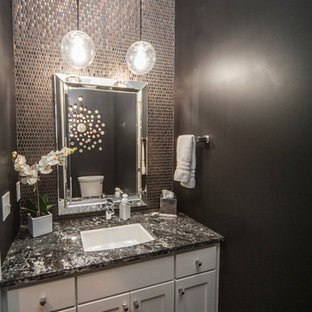 75+ Badezimmer mit schwarzer Wandfarbe und Granit-Waschbecken