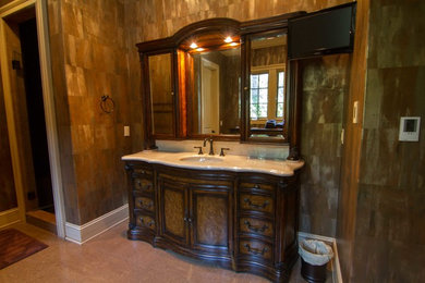 Свежая идея для дизайна: ванная комната в классическом стиле с накладной раковиной - отличное фото интерьера