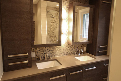 Alcove shower - small traditional alcove shower idea in Ottawa with an undermount sink
