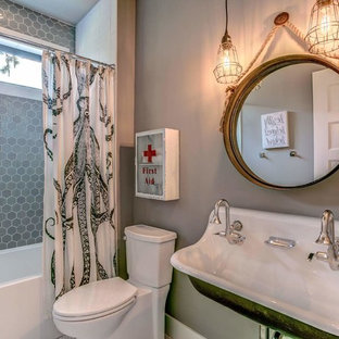 75+ Badezimmer mit Glasfliesen und Laminat Ideen & Bilder - September