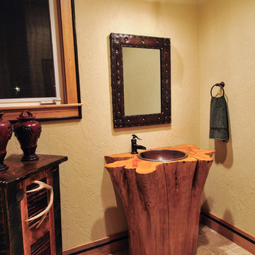Multnomah at The Falls - Guest Bathroom