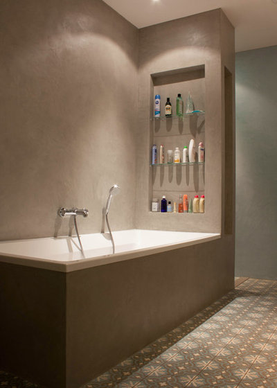 Contemporary Bathroom by Louise de Miranda