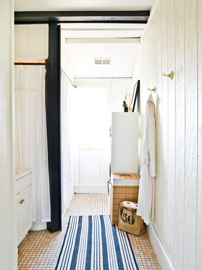 Contemporary Bathroom My Houzz: Feminine Chic Charms in a Chicago Rental