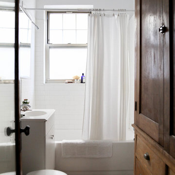 My Houzz: Wood-and-White Charm in a Graphic Designer’s Apartment