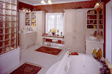 インディアナポリスにあるコンテンポラリースタイルのおしゃれな浴室の写真