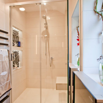 Narrow shower room with good storage