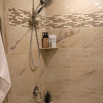 Natural Stone Tile Tub / Shower Surround with Glass and Natrual Stone Accent