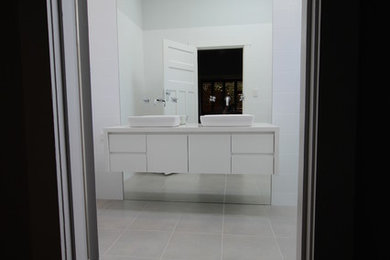 This is an example of a modern bathroom in Perth.