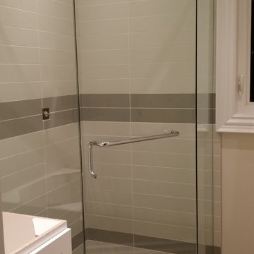 Neo Angle Glass shower enclosure with header