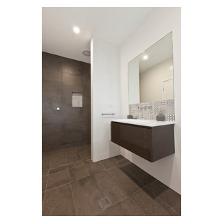 New Brighton House - Bathroom - Beach Style - Bathroom - Gold Coast ...