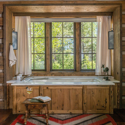 Mountain style master bathroom photo in Philadelphia with an undermount tub