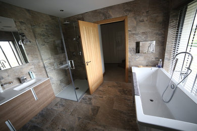 Photo of a contemporary bathroom in Glasgow.