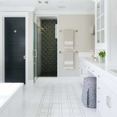 Transitional master alcove shower photo in Orange County with an undermount sink, shaker cabinets, white cabinets, an undermount tub and gray walls