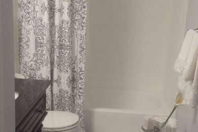 リッチモンドにある低価格の中くらいなおしゃれな浴室の写真