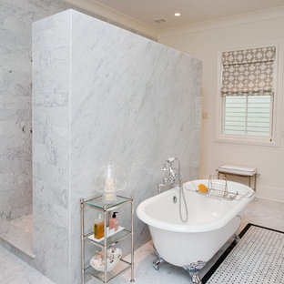 Ejemplo de cuarto de baño principal, tradicional renovado, con bañera con patas, ducha empotrada, baldosas y/o azulejos de piedra y suelo de mármol