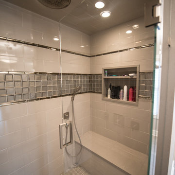 Bathroom: Shower (close look)