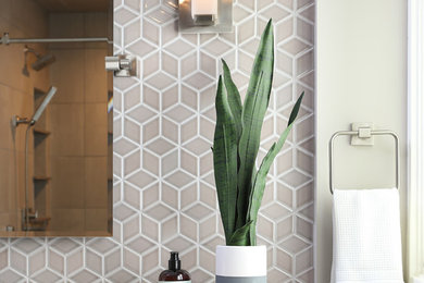グランドラピッズにあるミッドセンチュリースタイルのおしゃれな浴室の写真