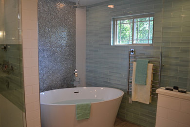 This is an example of a modern bathroom in Austin with glass tiles.