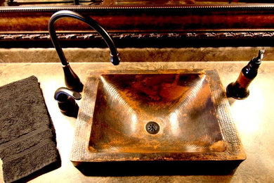 フェニックスにあるトラディショナルスタイルのおしゃれな浴室 (ベッセル式洗面器) の写真