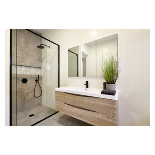 Nunawading - Beach Style - Bathroom - Melbourne - by Blackburn ...