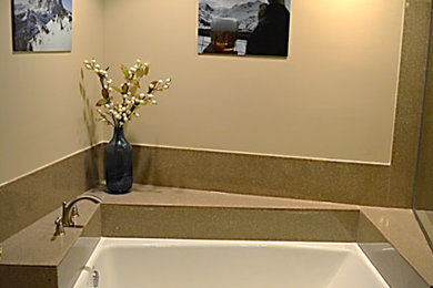 Cette image montre une salle de bain.