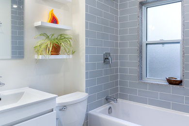 Inspiration for a timeless bathroom remodel in Ottawa