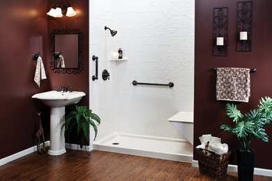 Example of a minimalist bathroom design in New Orleans