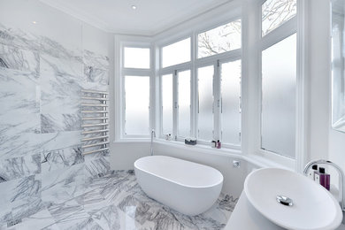 Exemple d'une salle de bain scandinave.