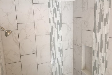 Inspiration for a modern bathroom remodel in Orlando