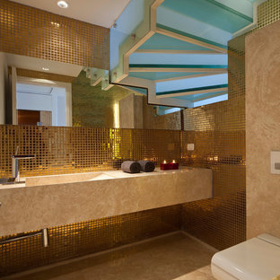Esempio di una stanza da bagno minimal con lavabo integrato e piastrelle a mosaico