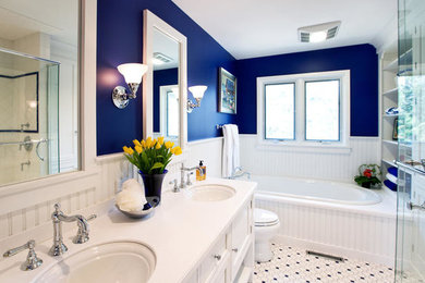 Inspiration for a timeless bathroom remodel in Orlando