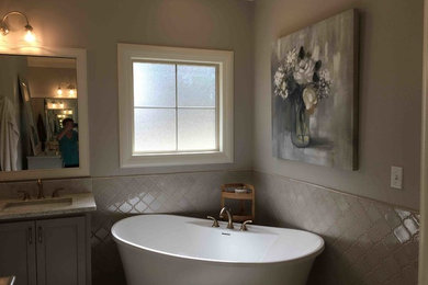 Example of a mountain style bathroom design in Jackson