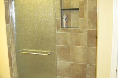 Mid-sized elegant 3/4 multicolored tile and stone tile ceramic tile alcove shower photo in Cleveland with a two-piece toilet and multicolored walls