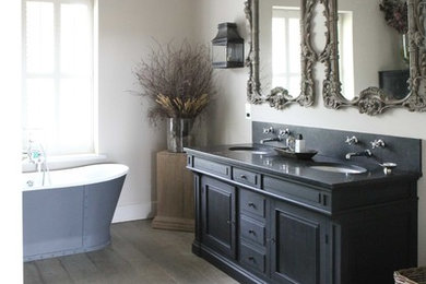 Photo of a traditional bathroom in Surrey.