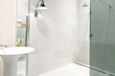 ケントにあるコンテンポラリースタイルのおしゃれな浴室の写真
