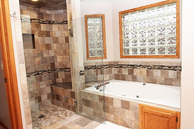 オマハにあるトラディショナルスタイルのおしゃれな浴室の写真