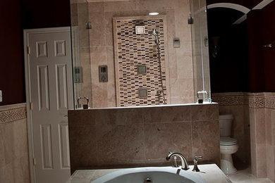 ワシントンD.C.にある広いおしゃれな浴室の写真