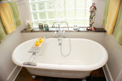 Example of a classic bathroom design in Kansas City