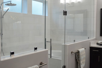 Bathroom - modern bathroom idea in Jacksonville