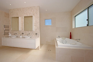 シドニーにあるコンテンポラリースタイルのおしゃれな浴室の写真