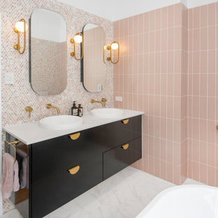 75+ Badezimmer mit rosa Wandfarbe Ideen & Bilder - Januar 2021 | Houzz DE